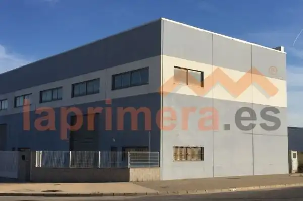 Nau industrial de lloguer a Centro