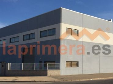 Industrial building to rent in Centro