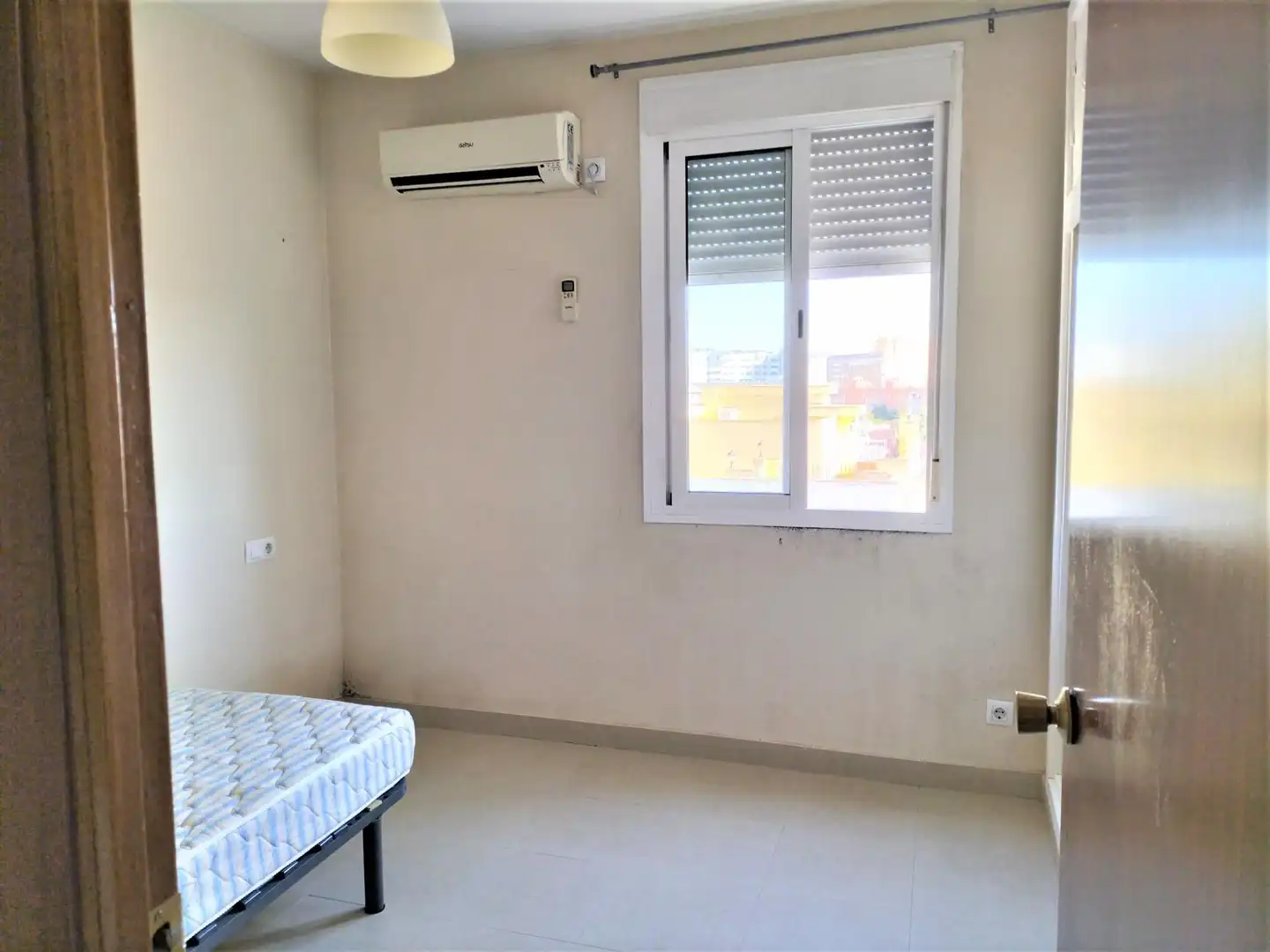 Habitación de Piso de alquiler en Sevilla con Aire acondicionado y Amueblado