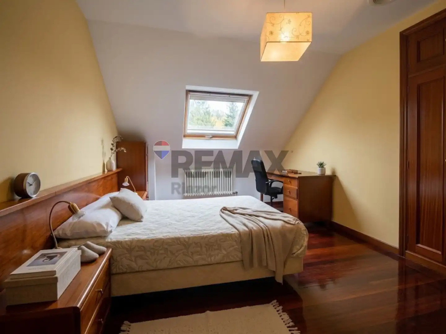 Schlafzimmer von Einfamilien-Reihenhaus zum Verkauf in Ames mit Heizung, Privatgarten und Parkett