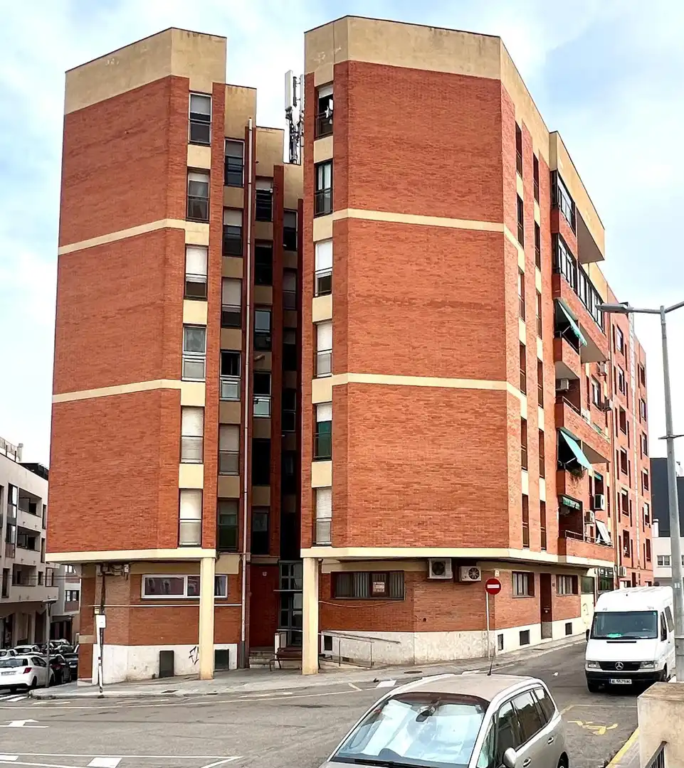 Außenansicht von Wohnung zum Verkauf in Amposta mit Terrasse, Abstellraum und Möbliert