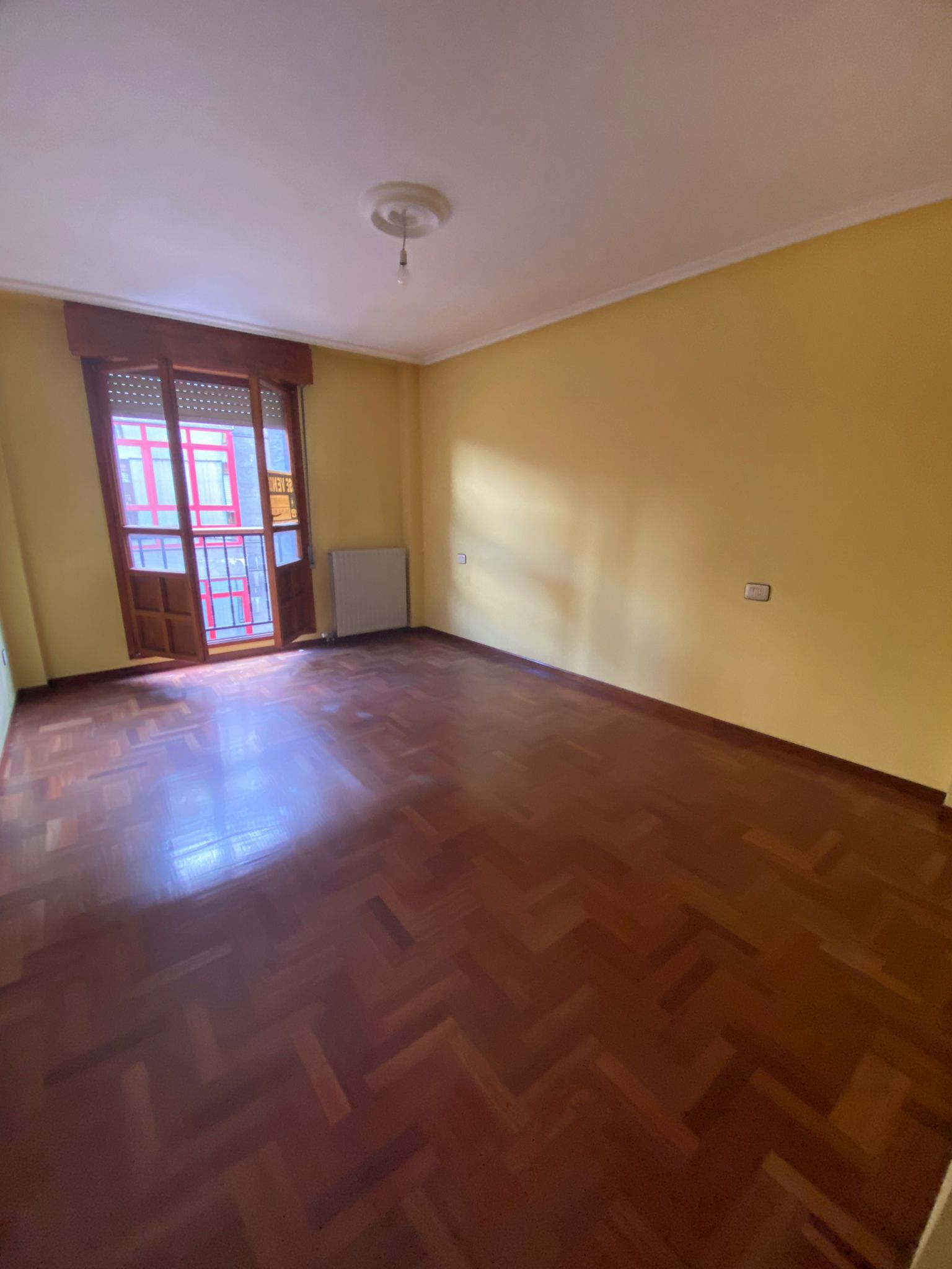 Dormitori de Pis en venda en Langreo amb Calefacció, Parquet i Traster