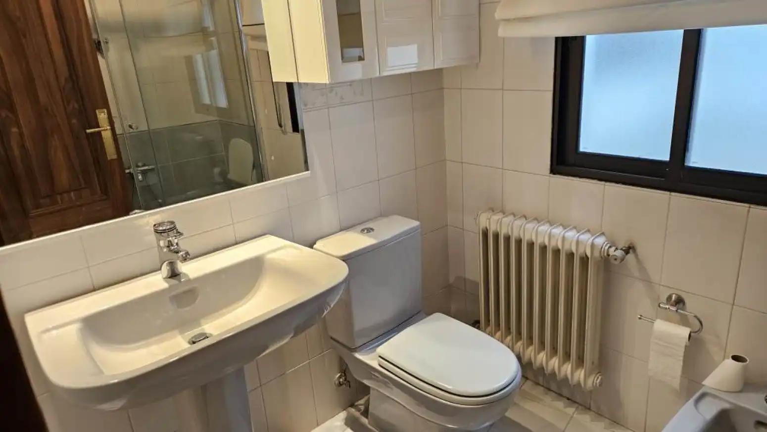 Bathroom of Flat for rent in Salamanca  with Heating, Parquet flooring and Terrace