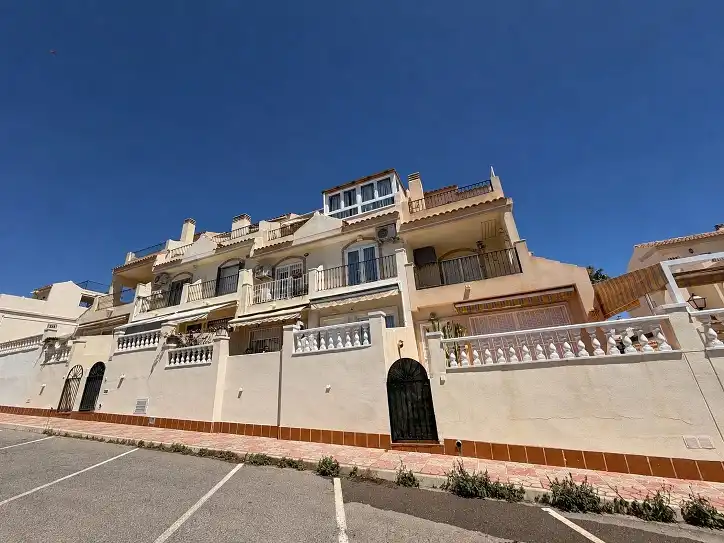 Vista exterior de Casa o chalet en venta en Santa Pola con Aire acondicionado, Jardín privado y Amueblado