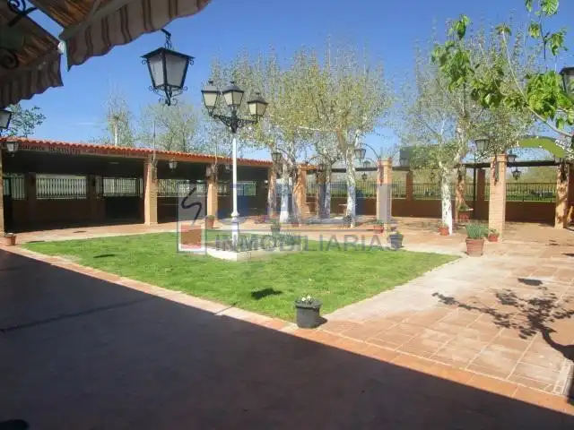 Local comercial en venta en Valdepeñas