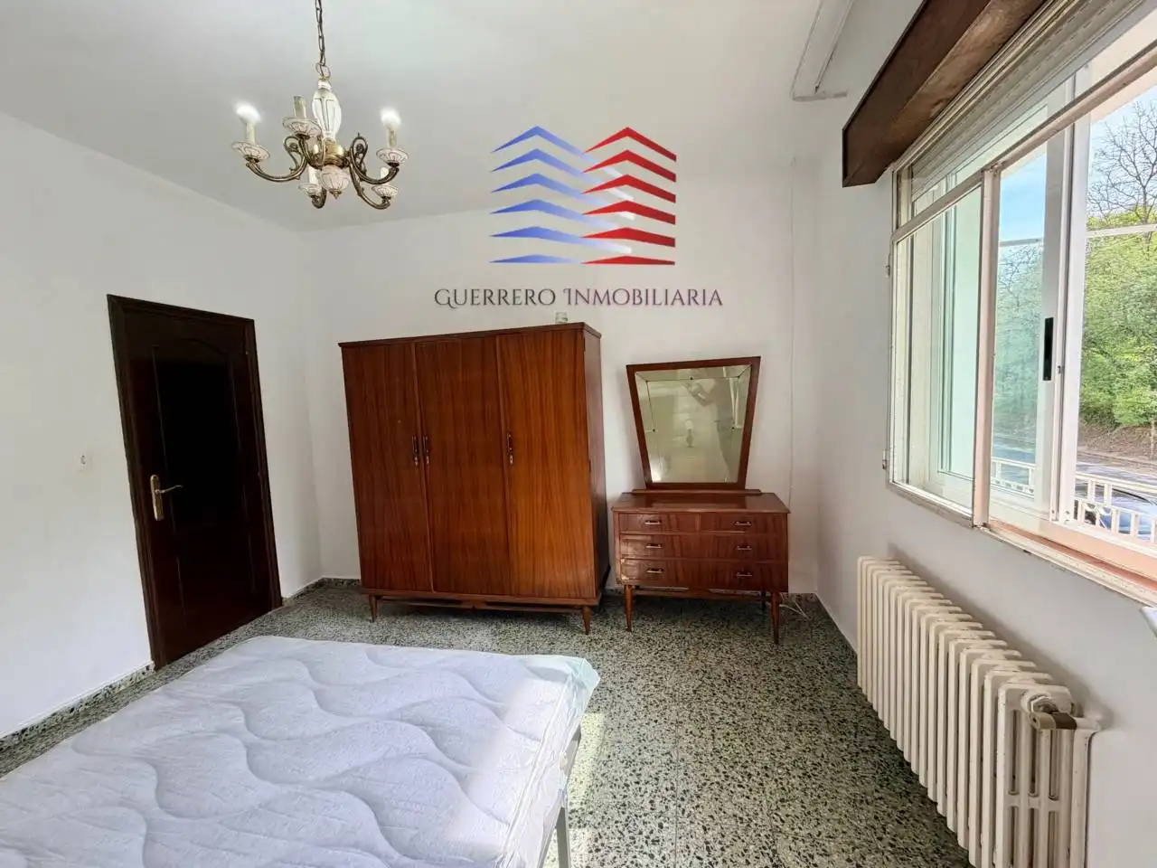 Dormitori de Casa o xalet de lloguer en San Cibrao das Viñas amb Calefacció, Terrassa i Moblat