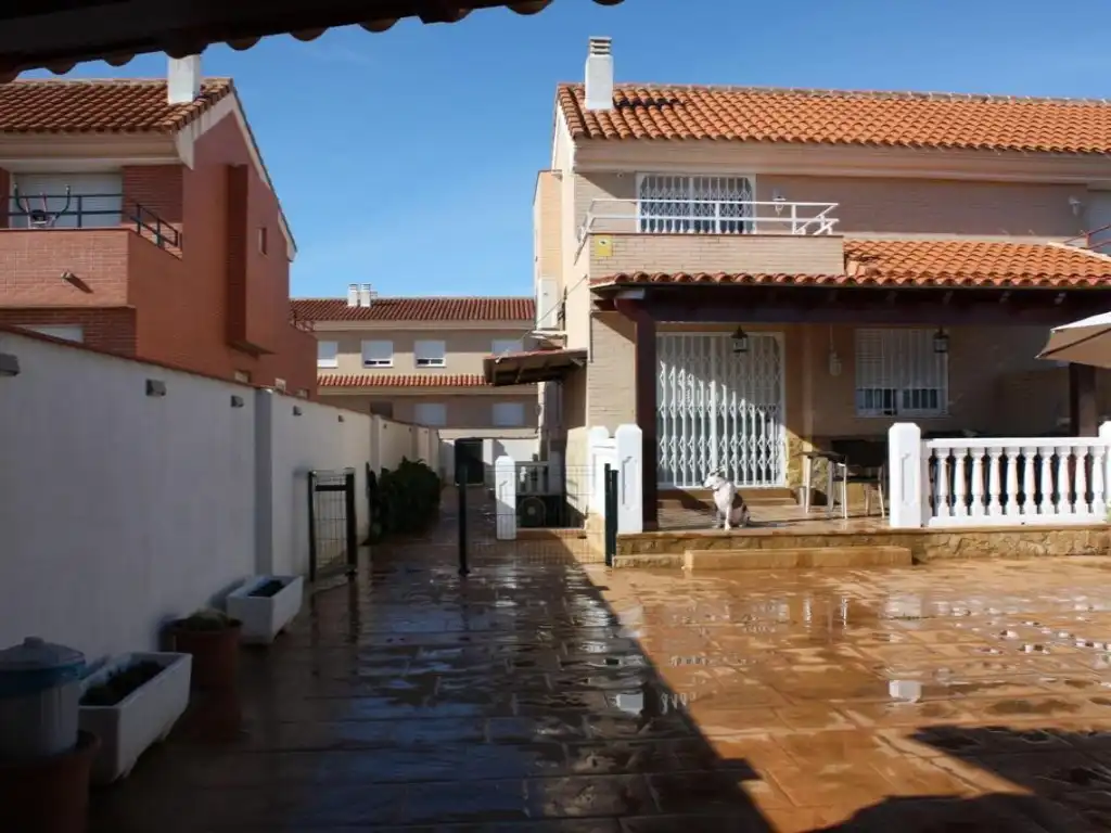 Vista exterior de Casa adosada en venda en Alfara de la Baronia