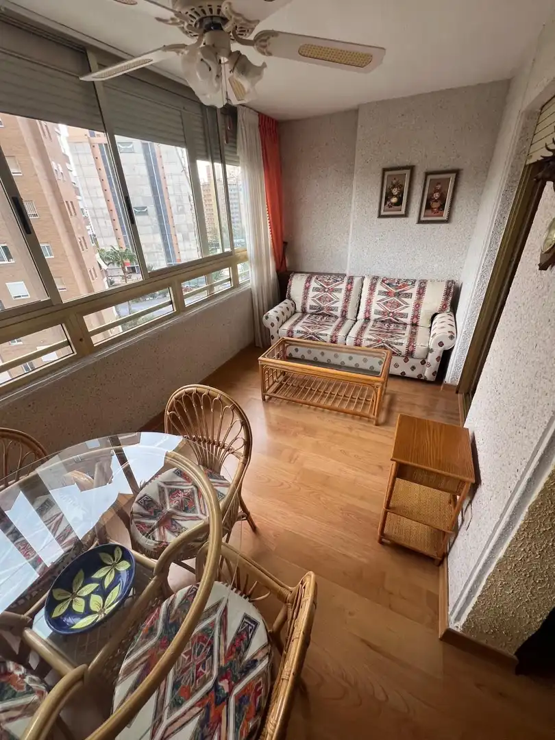 Sala de estar de Piso en venta en Benidorm con Aire acondicionado, Terraza y Amueblado