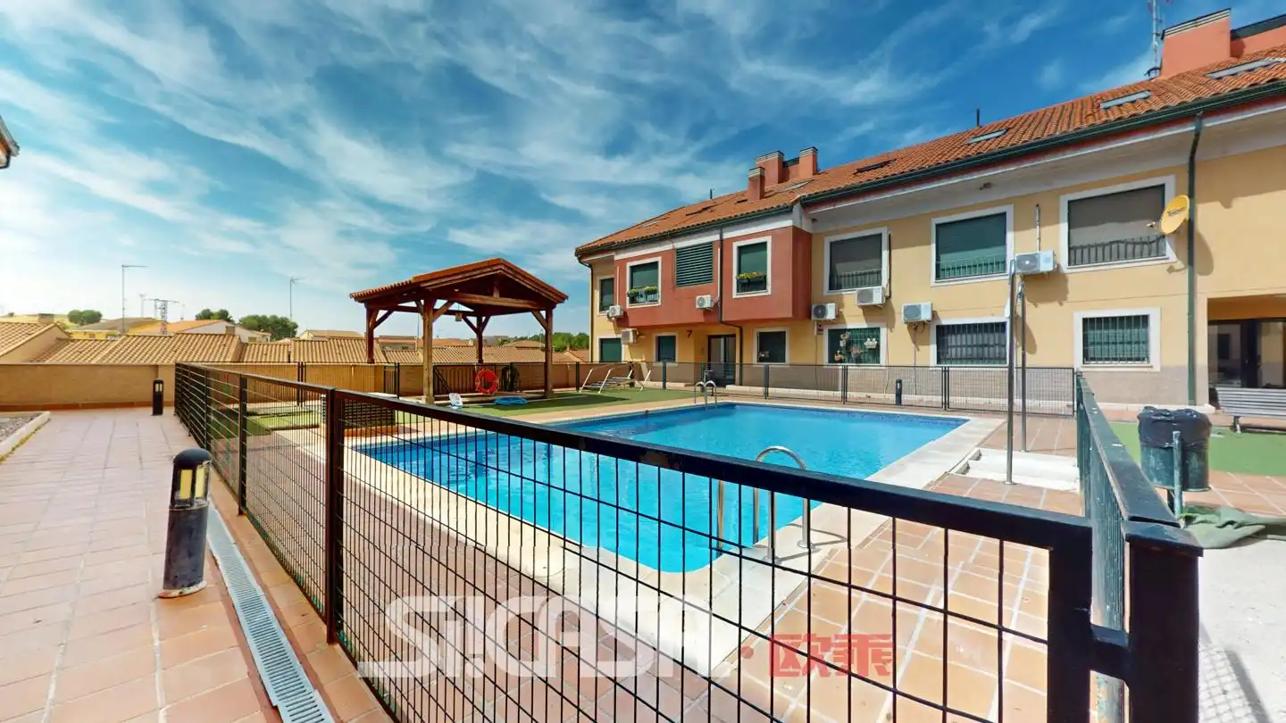Swimming pool of Flat for sale in Esquivias  with Air Conditioner, Heating and Storage room