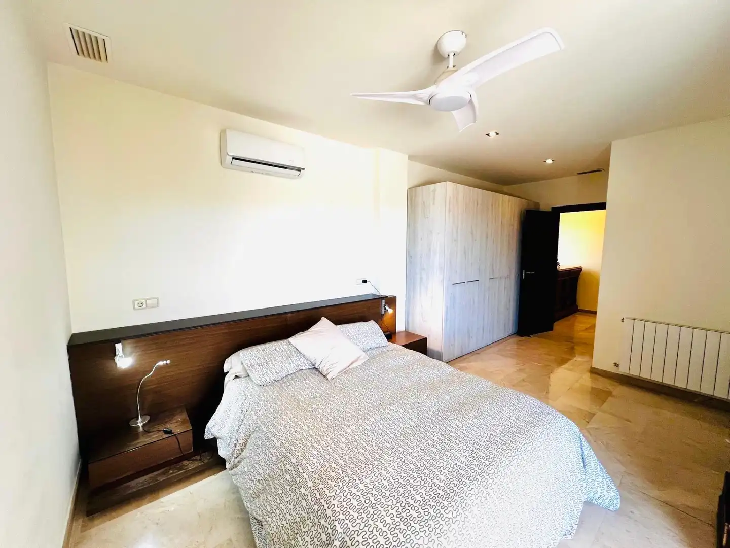 Dormitori de Casa o xalet en venda en Elche / Elx amb Aire condicionat, Calefacció i Jardí privat