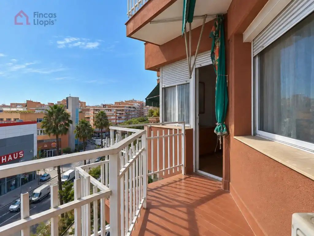 Appartamento con terrazza in vendita a Paseo Zona Franca 122, imagen 3
