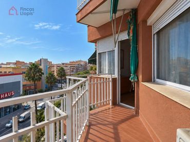 Flat with balcony for sale in Paseo Zona Franca 122