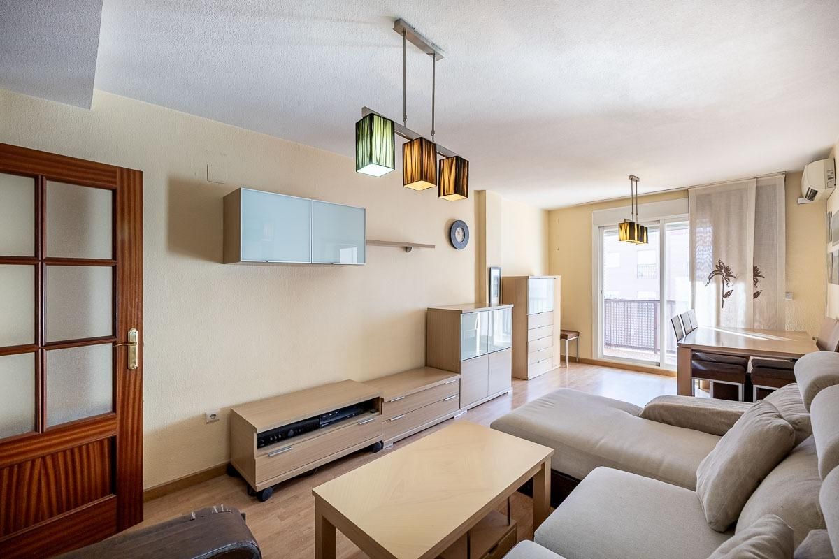 Living room of Flat for sale in  Granada Capital  with Air Conditioner, Heating and Private garden