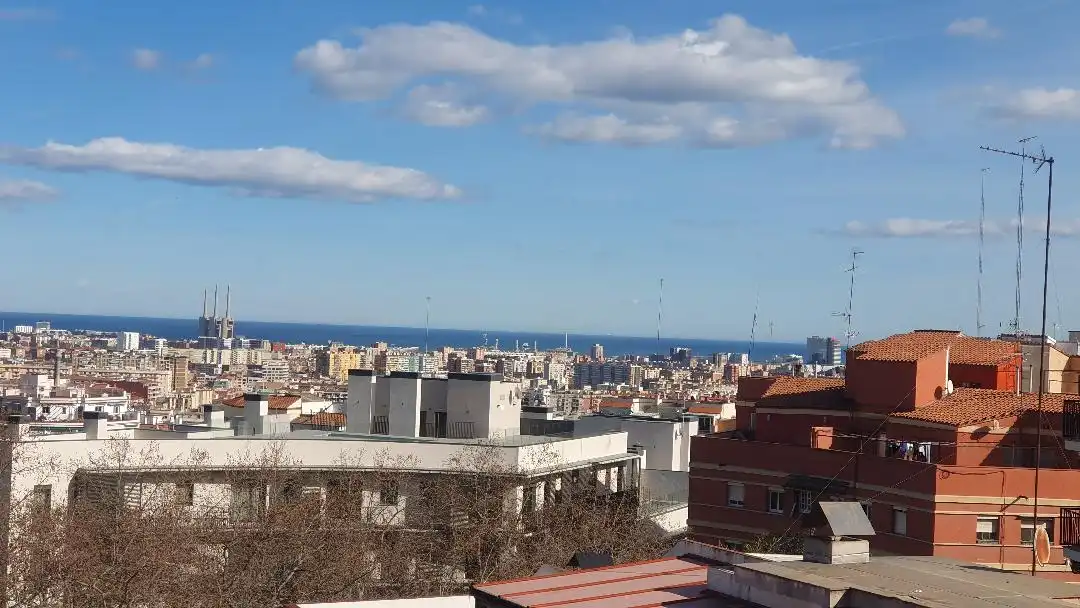 Vista exterior de Piso en venta en Barcelona con Jardín privado, Parquet y Piscina