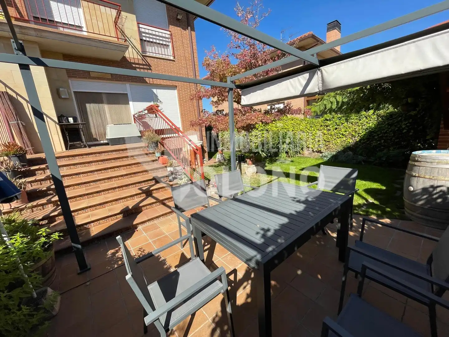 Terrassa de Casa adosada en venda en Alesanco amb Calefacció, Jardí privat i Parquet