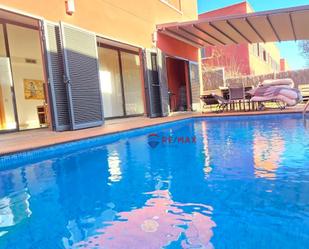 Piscina de Casa adosada en venda en Palamós amb Aire condicionat, Calefacció i Jardí privat