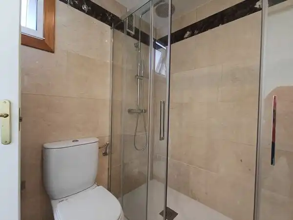 Baño de Piso en venta en Vigo  con Calefacción, Terraza y Trastero