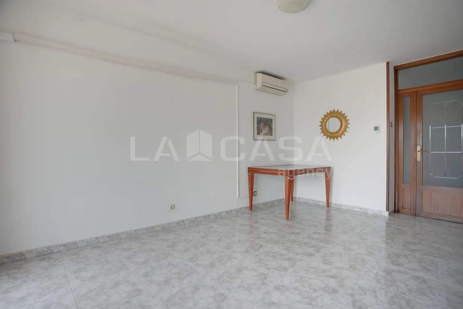 Piso en venta en L'Hospitalet de Llobregat con Calefacción y Balcón