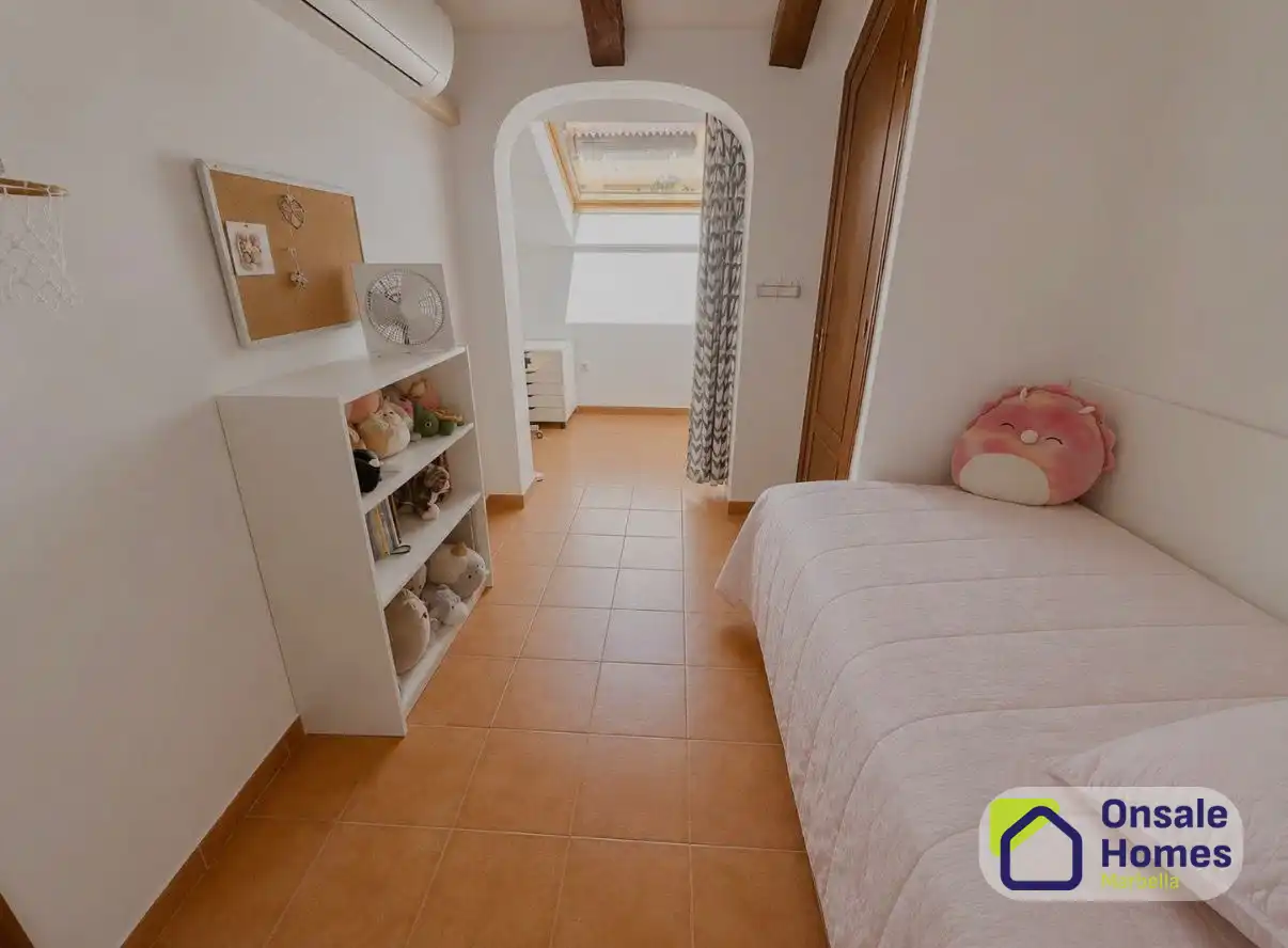 Bedroom of Detached homes for sale in Fuengirola  with Air Conditioner, Terrace and Balcony