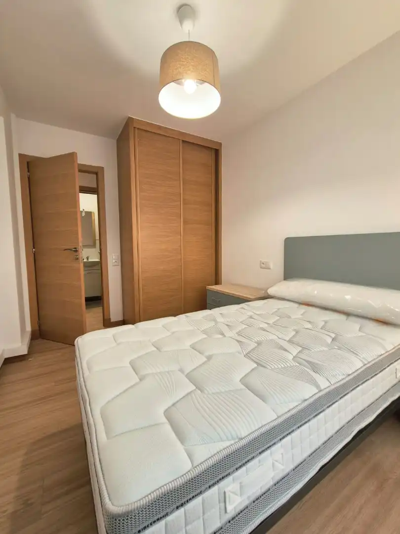 Habitación de Piso de alquiler en Santiago de Compostela  con Calefacción, Parquet y Trastero