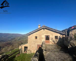 Vista exterior de Casa o xalet en venda en Luena  amb Jardí privat