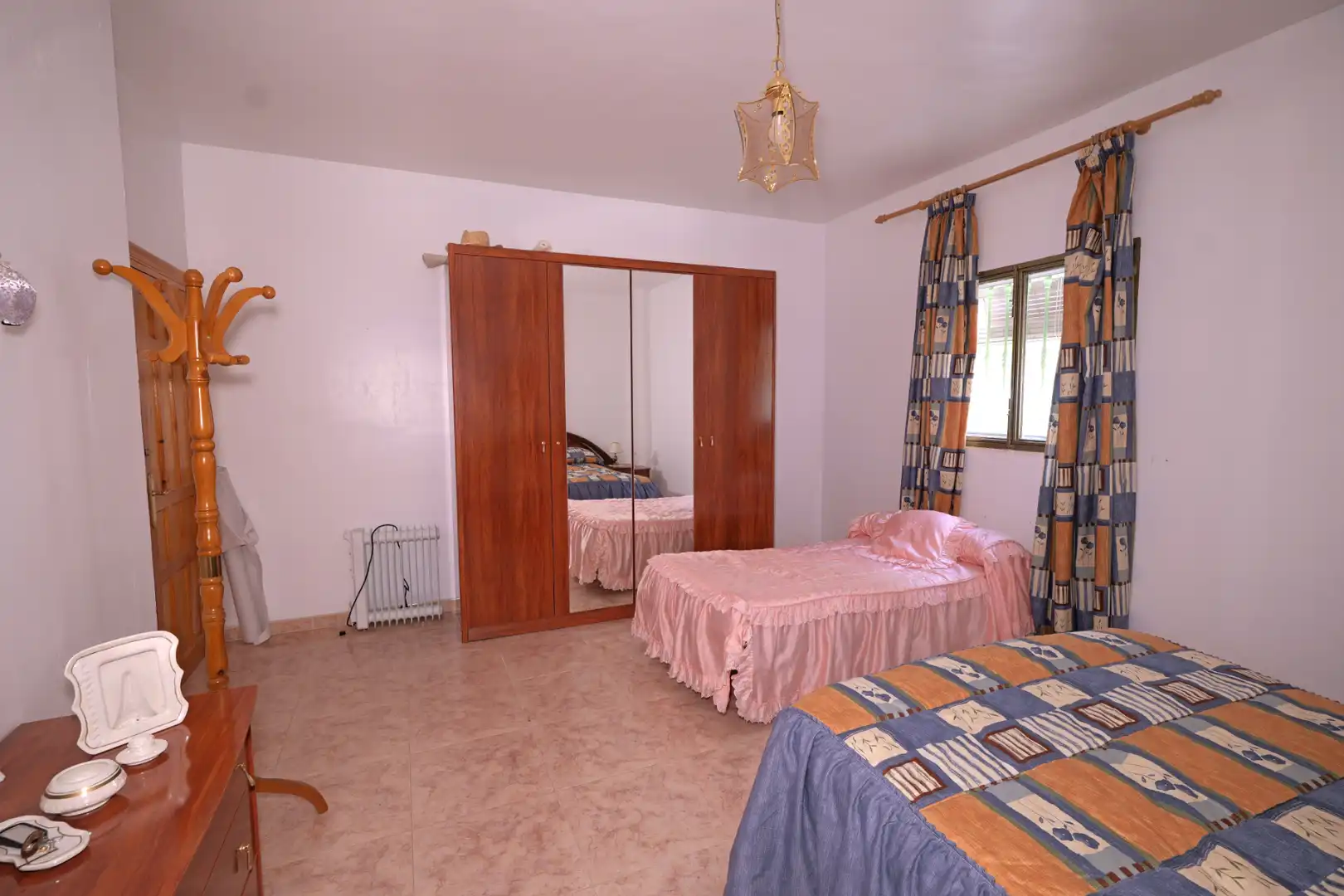 Dormitori de Casa o xalet en venda en Nevada amb Jardí privat, Terrassa i Moblat