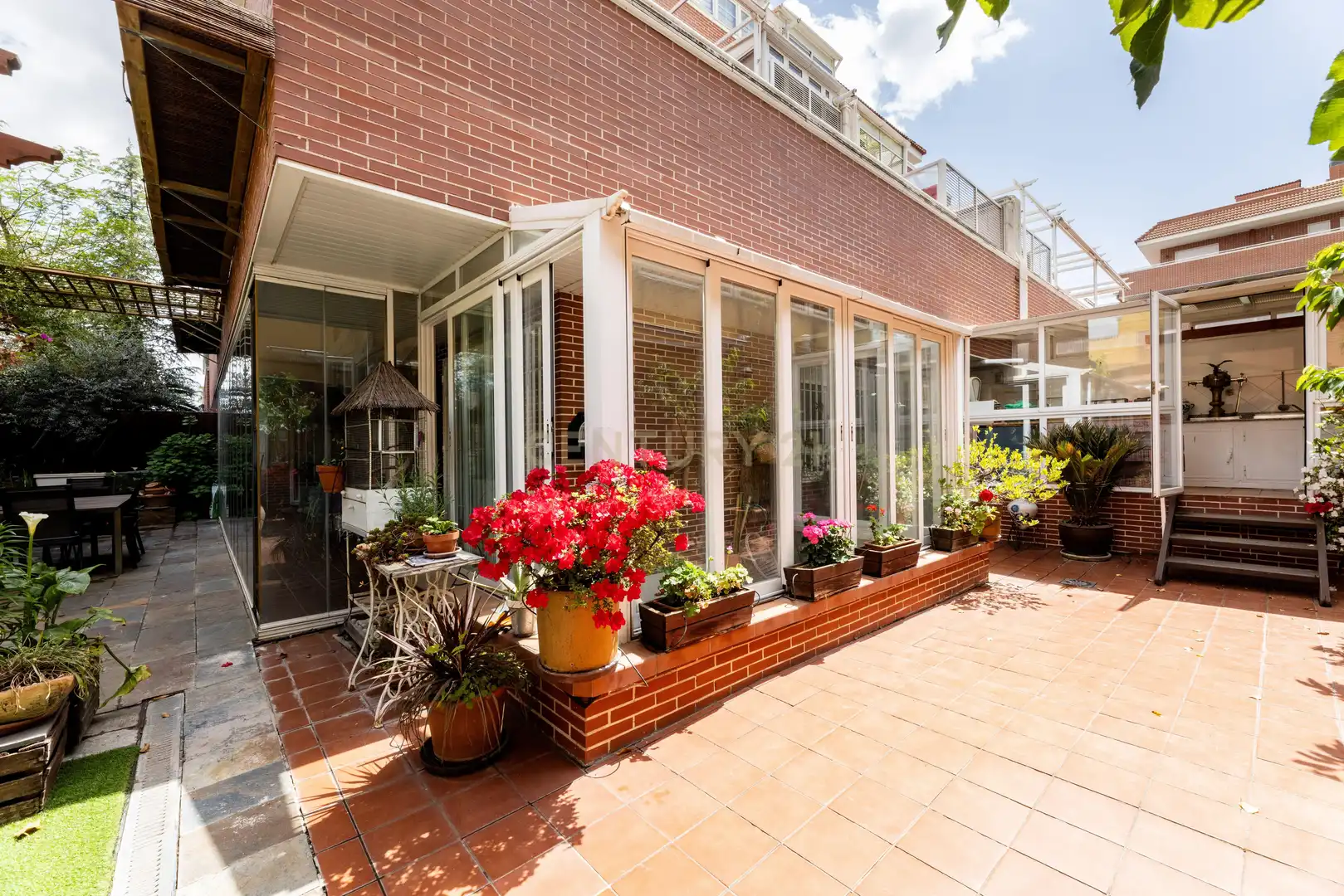 Terraza de Piso en venta en Boadilla del Monte con Jardín privado, Trastero y Piscina comunitaria