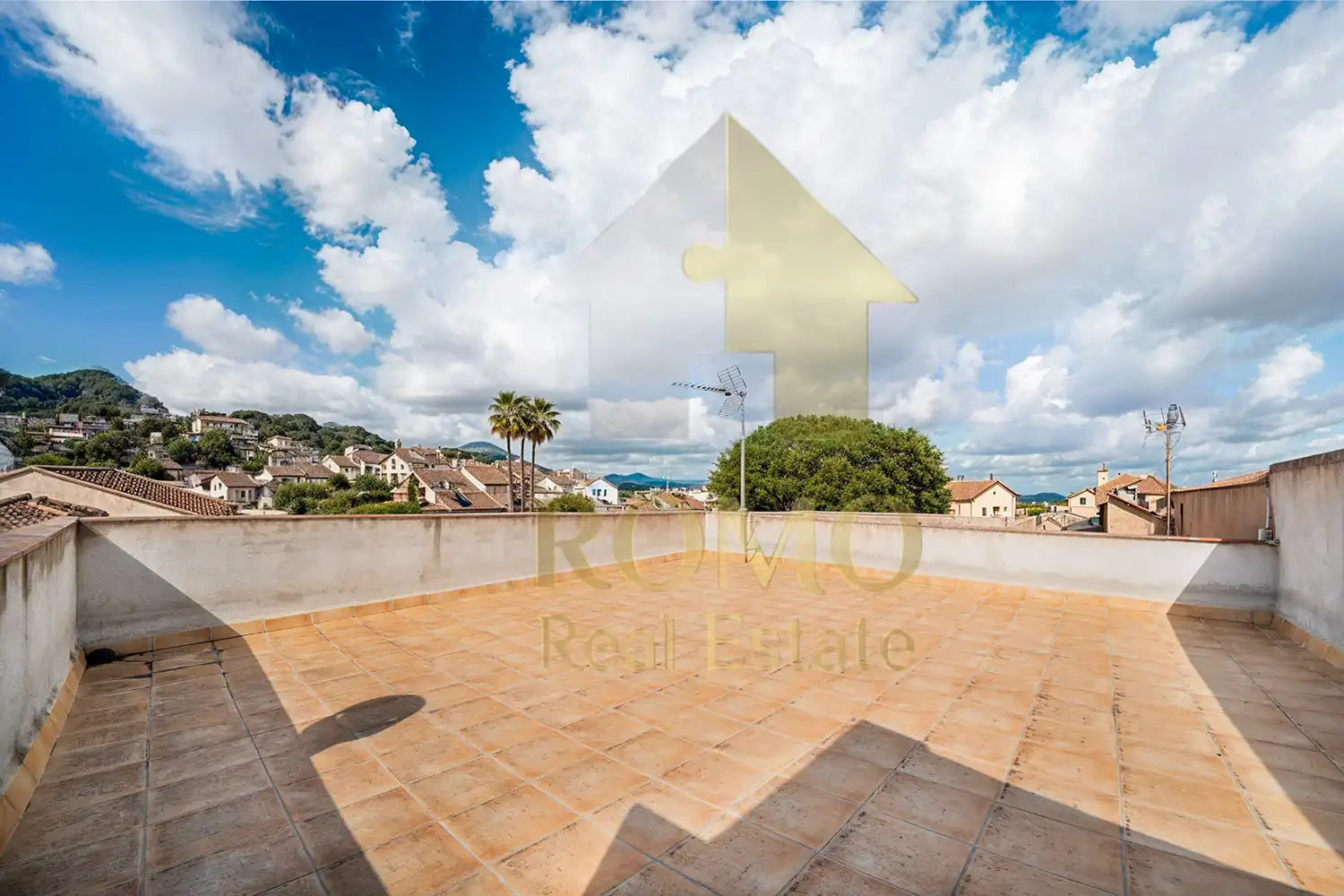 Exterior view of Houses for sale in Santa Perpètua de Mogoda  with Terrace, Storage room and Balcony
