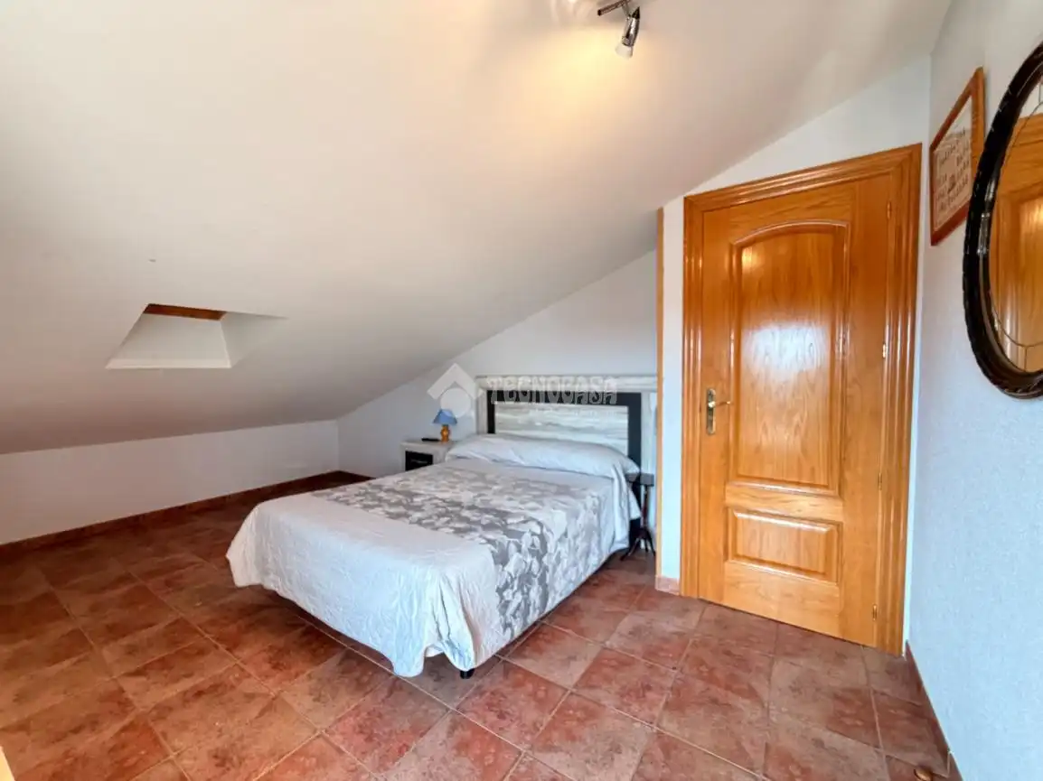 Habitación de Casa adosada en venta en Segovia con Calefacción