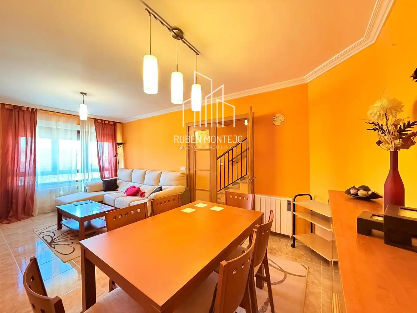 Sala de estar de Casa adosada en venta en Galindo y Perahuy con Calefacción, Jardín privado y Terraza