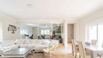 Sala d'estar de Casa o xalet en venda en Boadilla del Monte amb Calefacció, Jardí privat i Traster