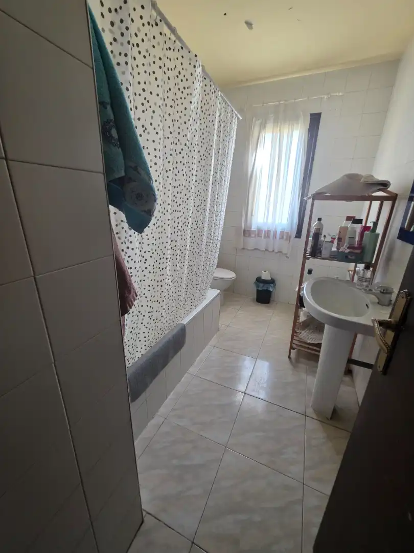 Baño de Piso de alquiler en Toledo con Aire acondicionado, Calefacción y Amueblado