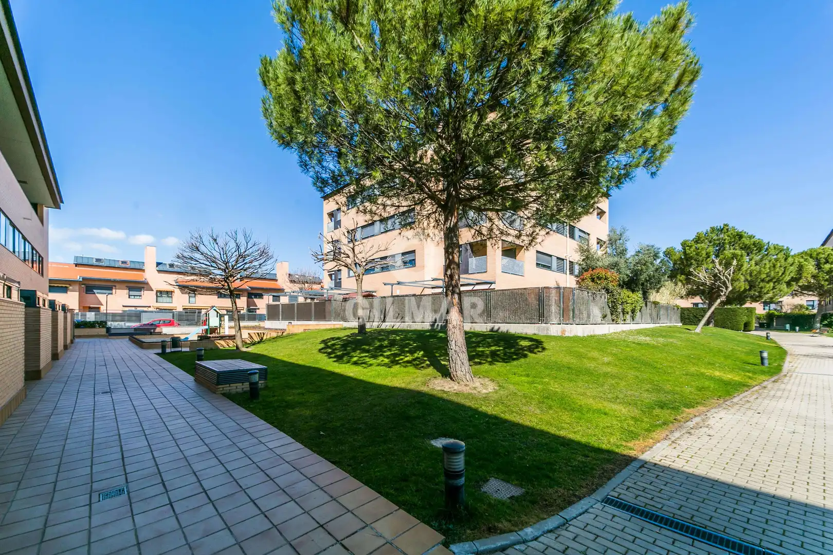 Vista exterior de Planta baixa en venda en Boadilla del Monte amb Calefacció, Jardí privat i Traster