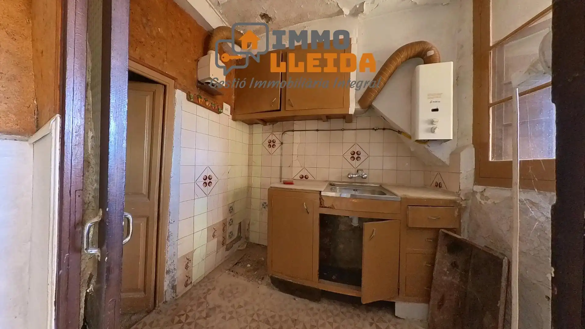 Cuina de Casa adosada en venda en Les Avellanes i Santa Linya amb Terrassa, Traster i Balcó