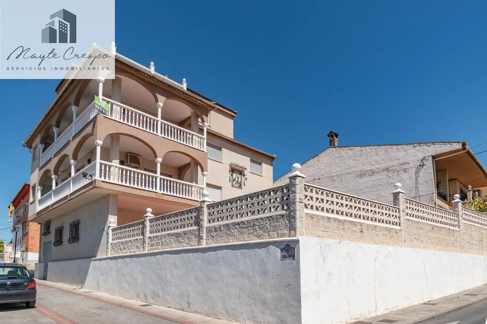 Vista exterior de Casa adosada en venta en Jun con Terraza, Amueblado y Alarma