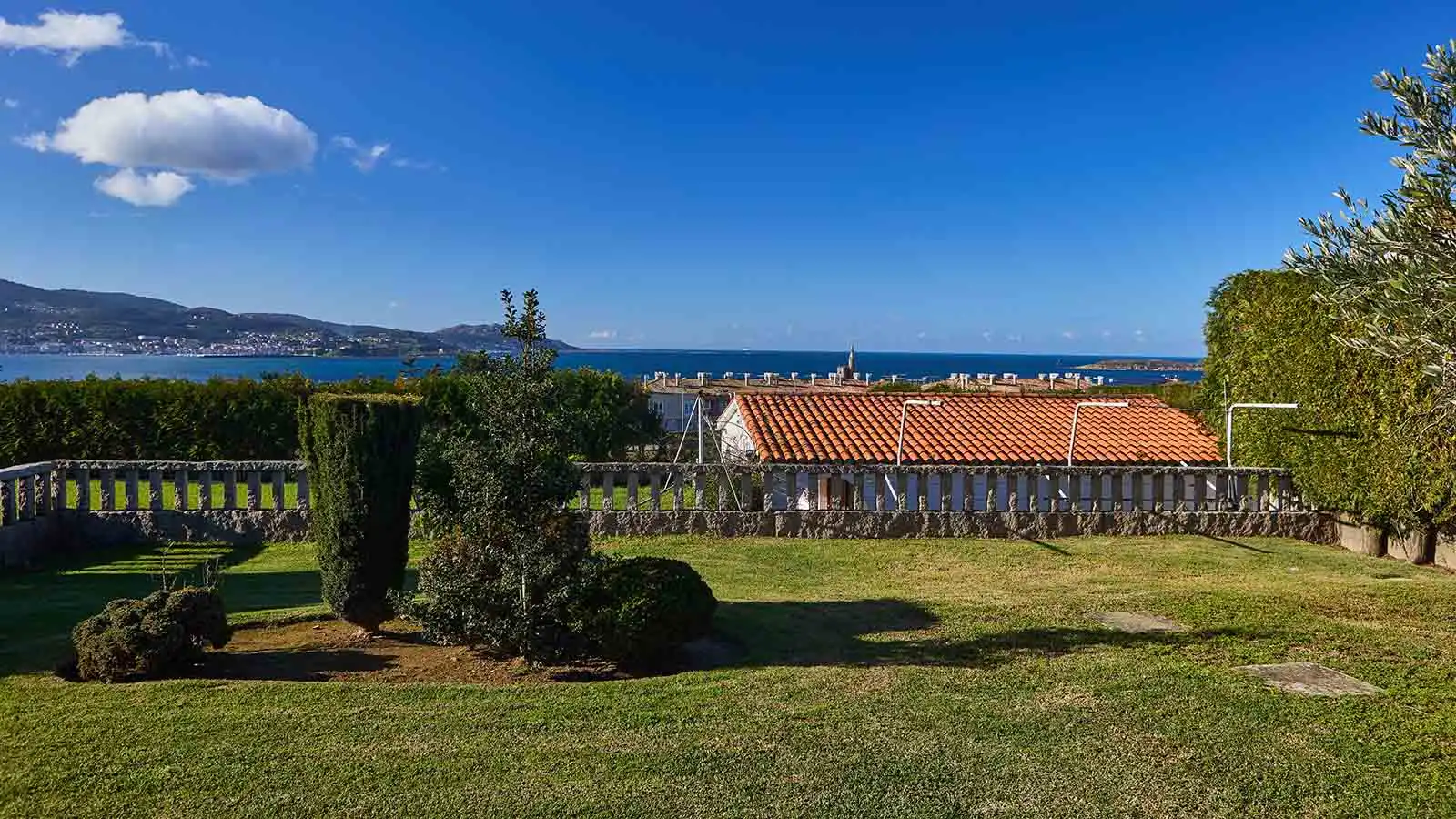 Jardí de Casa o xalet en venda en Nigrán amb Calefacció, Jardí privat i Parquet