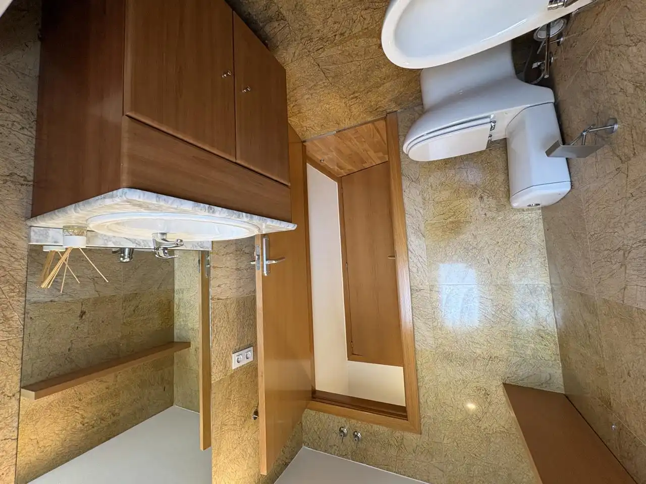 Bathroom of Flat for sale in Madrid  with Air Conditioner, Heating and Terrace