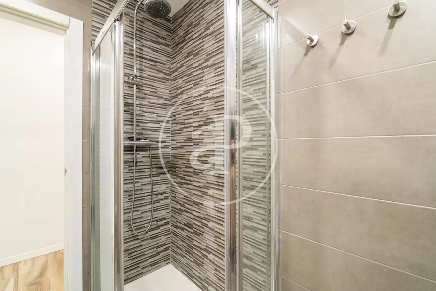 Badezimmer von Wohnung zum Verkauf in Barcelona mit Klimaanlage, Heizung und Möbliert