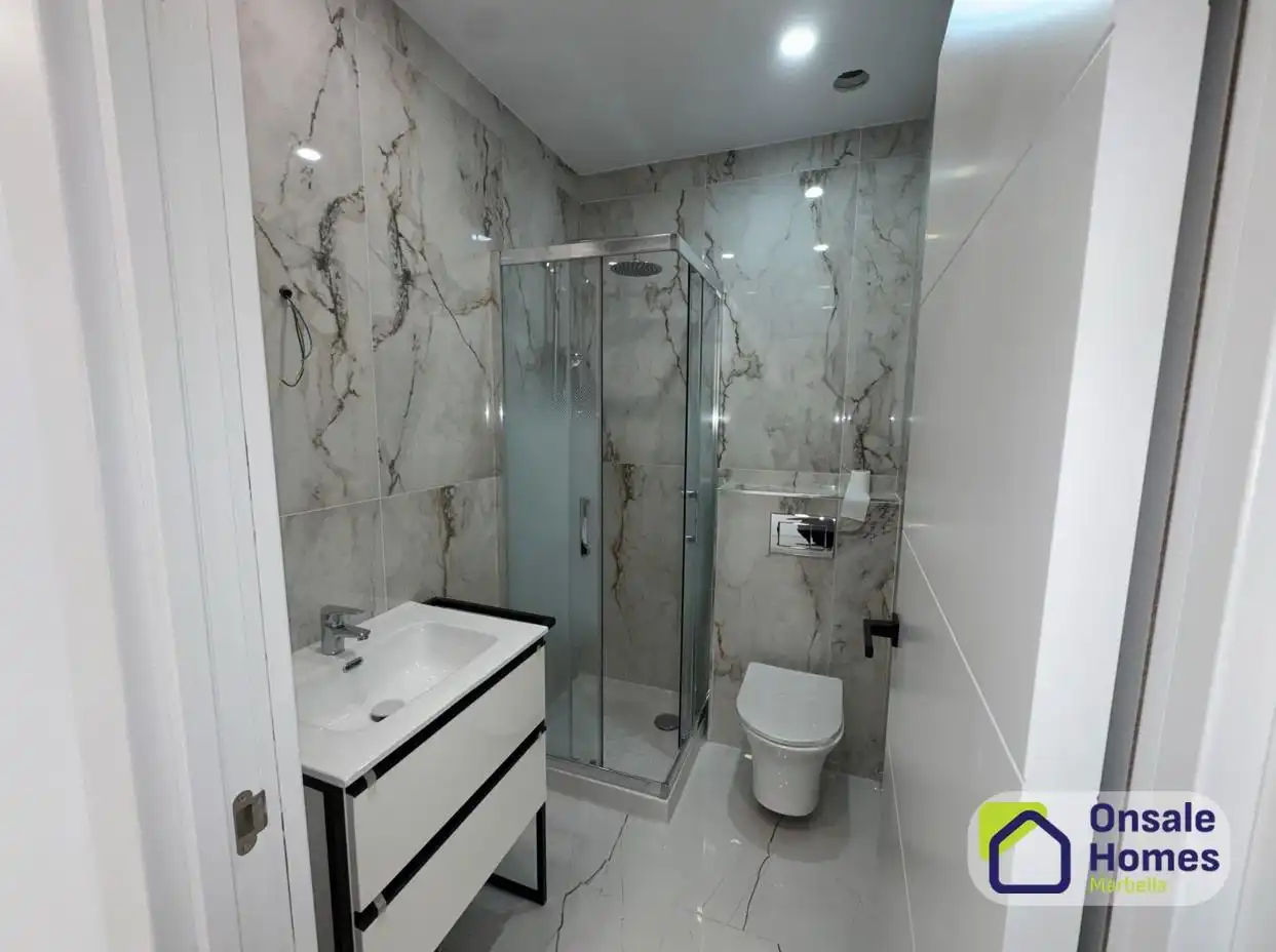 Baño de Apartamento en venta en Alhaurín El Grande con Aire acondicionado, Jardín privado y Terraza