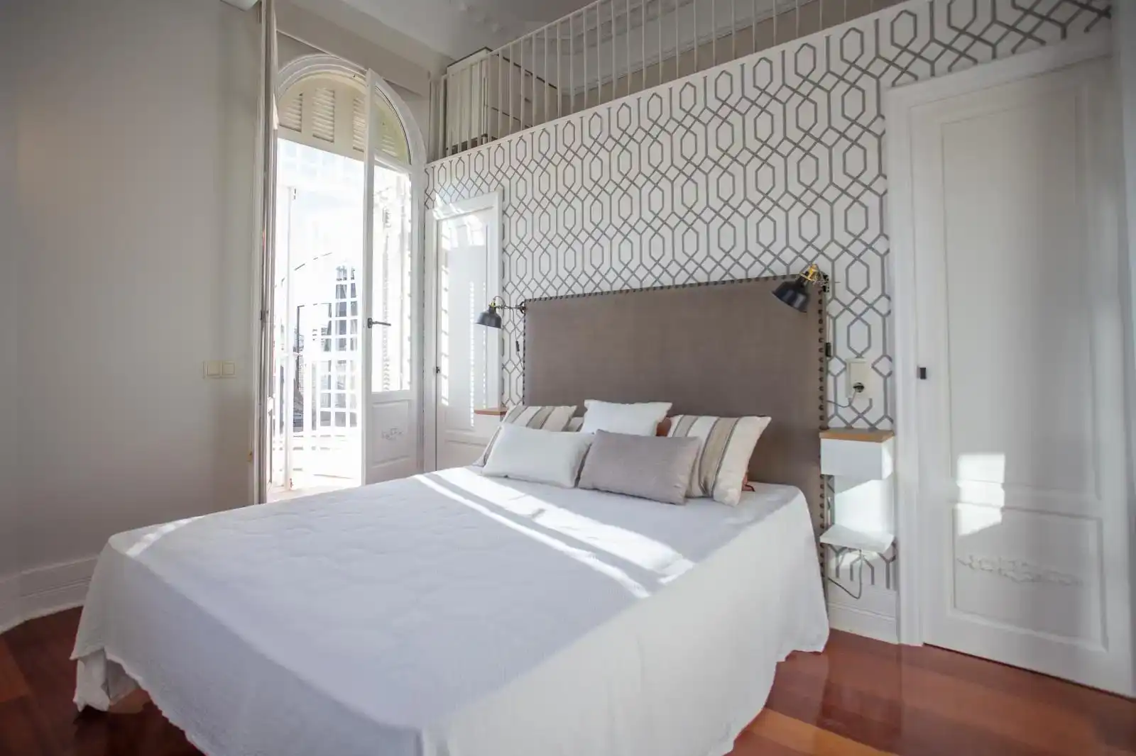 Schlafzimmer von Maisonette zur Miete in  Madrid Capital mit Klimaanlage und Balkon