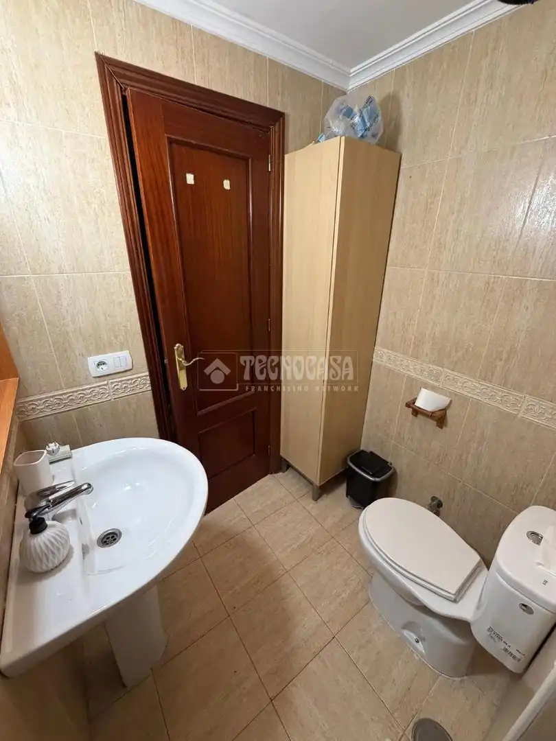 Bathroom of Flat for sale in Sevilla  with Air Conditioner
