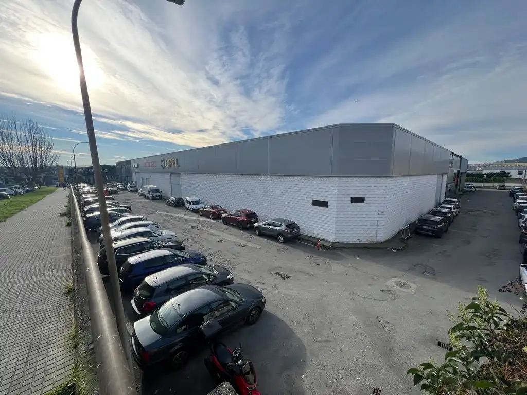 Außenansicht von Fabrikhallen zur Miete in A Coruña Capital 