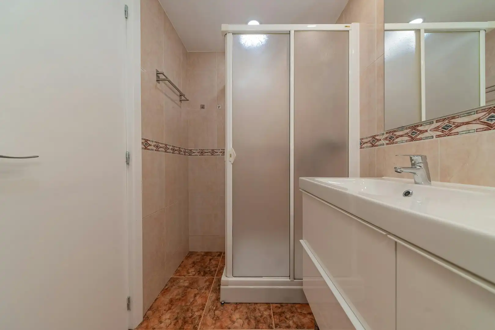 Baño de Piso para compartir en Madrid con Aire acondicionado, Calefacción y Lavadora