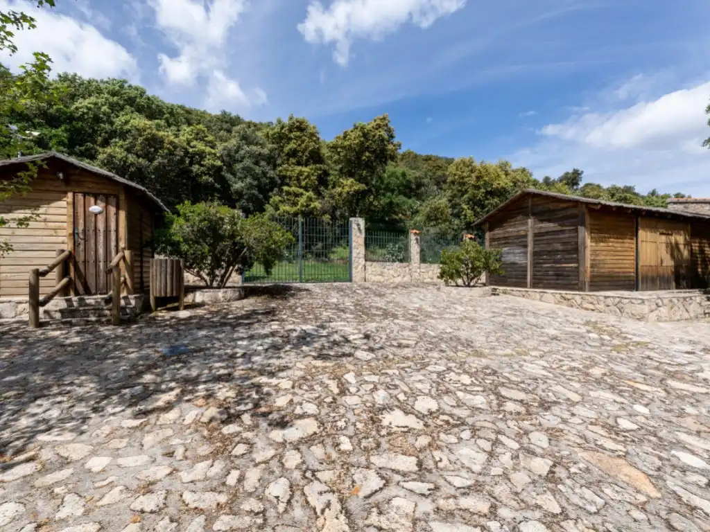 Vista exterior de Casa o chalet en venta en Espinoso del Rey con Terraza, Piscina y Amueblado