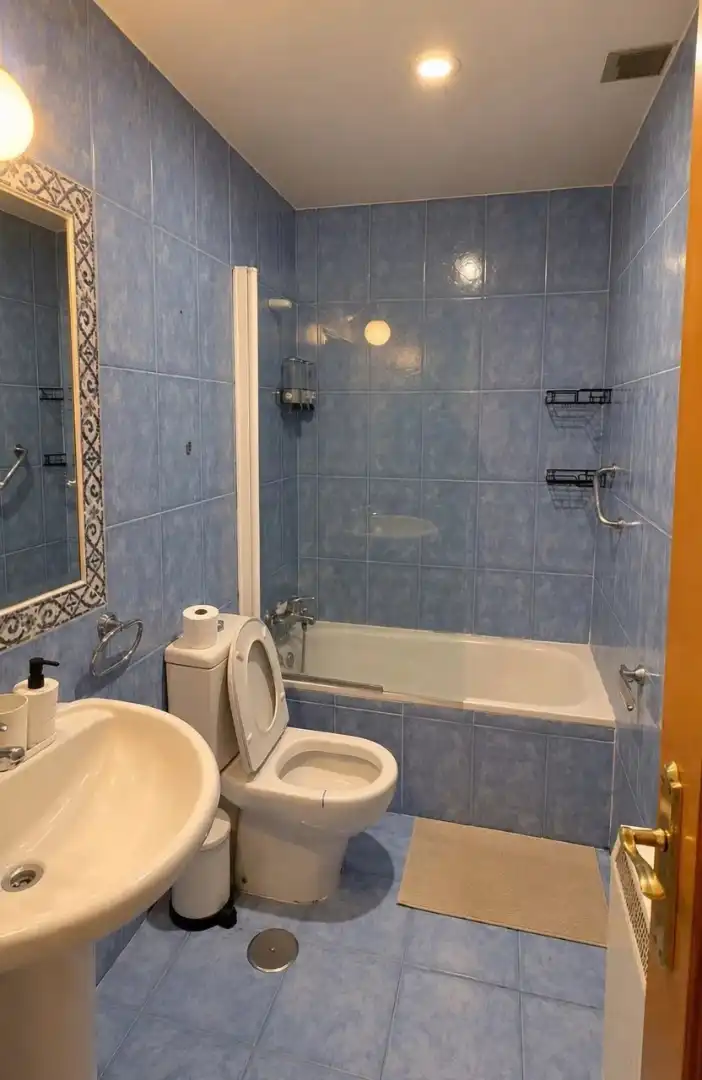 Badezimmer von Wohnung zur Miete in Madrid mit Klimaanlage, Heizung und Möbliert