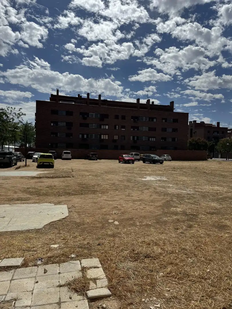 Lands and plots for sale in Calle Antonio Gala