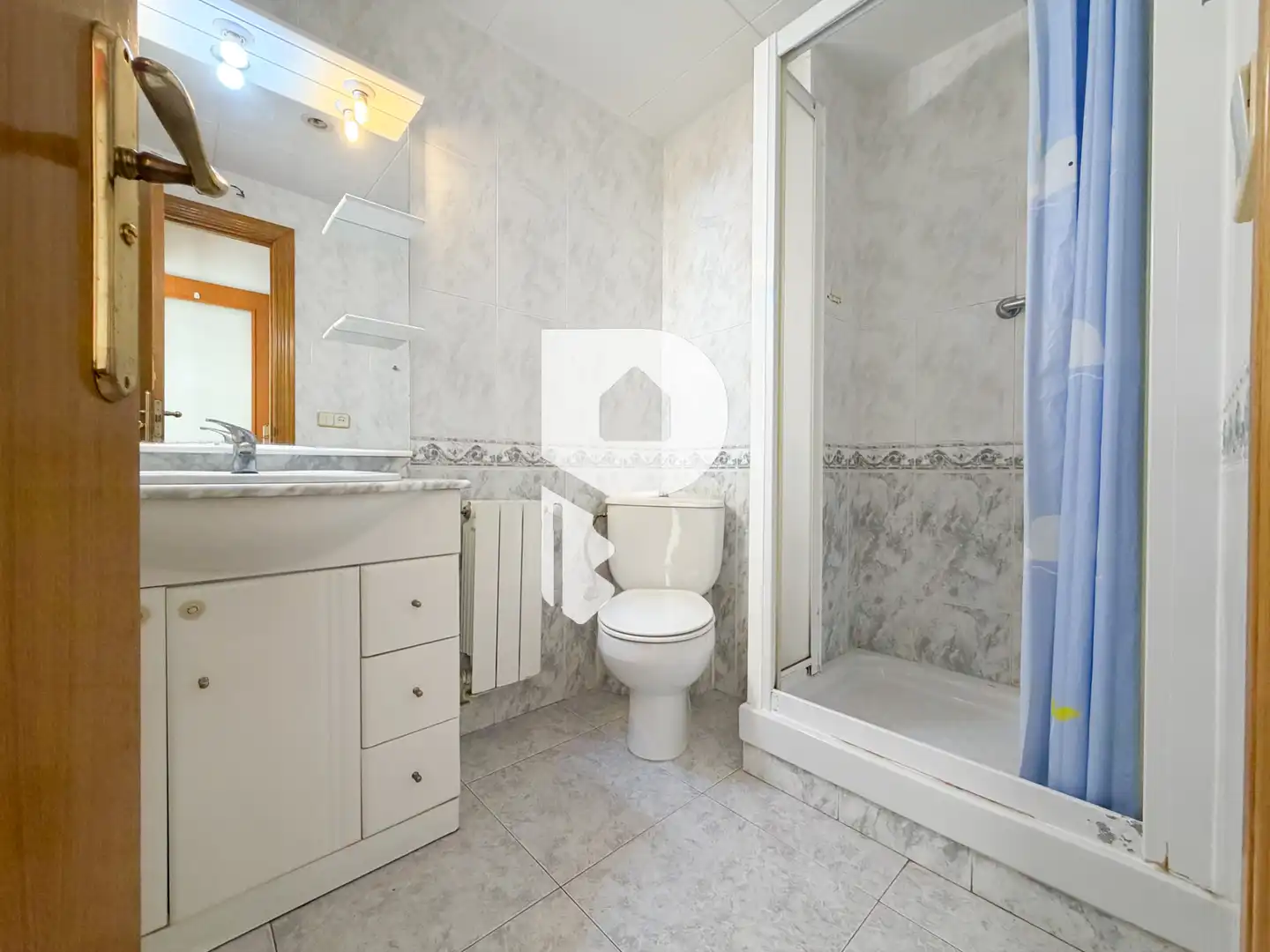 Baño de Piso en venta en Sant Joan Despí con Calefacción, Terraza y Horno