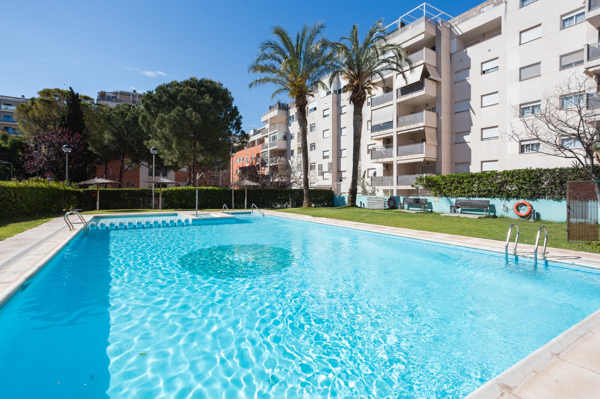 Piscina de Casa adosada en venta en Paterna con Aire acondicionado, Parquet y Terraza