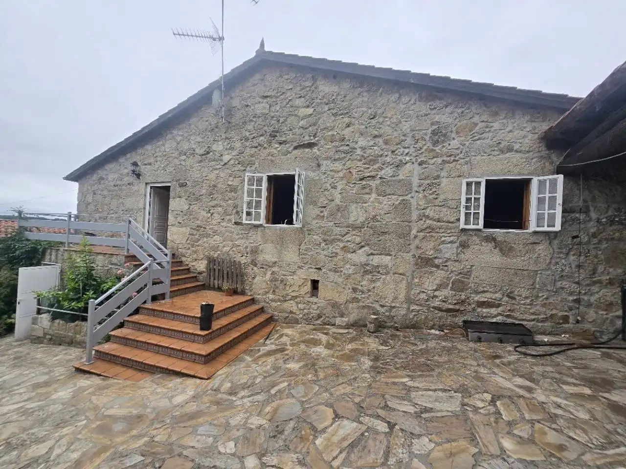 Außenansicht von Haus oder Chalet zum Verkauf in O Saviñao  mit Heizung, Privatgarten und Terrasse