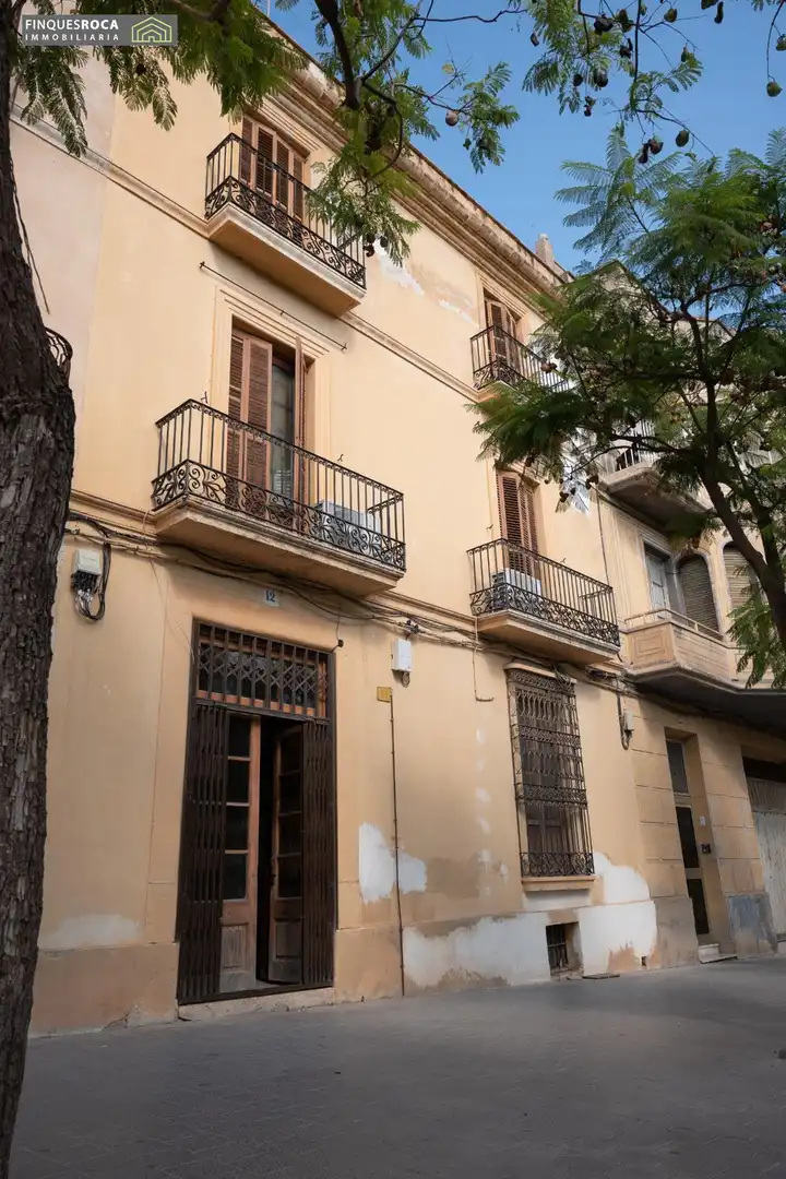 Casa amb jardí en venda a Centre